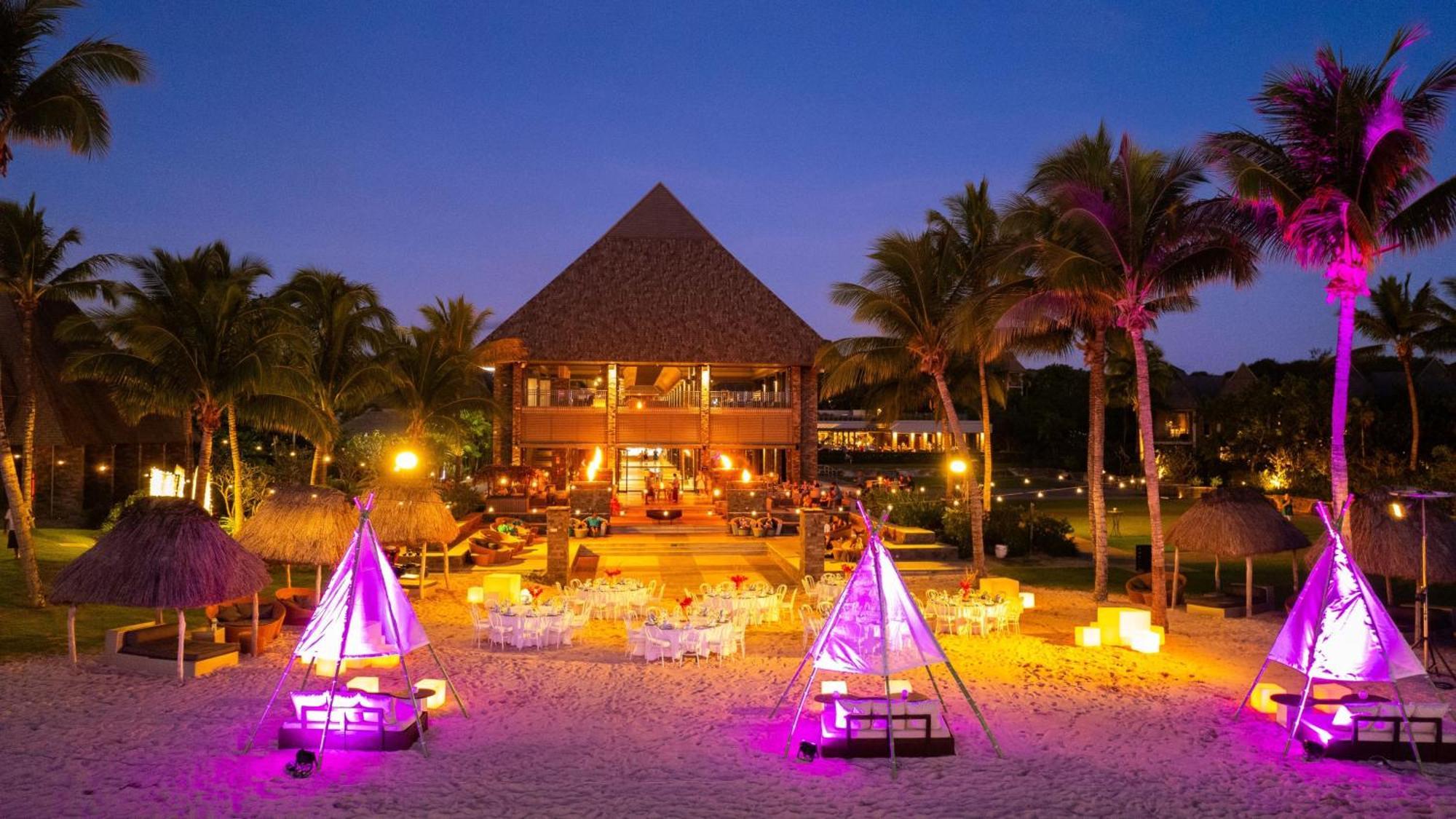 Intercontinental Fiji Golf Resort & Spa By Ihg Natadola Exterior foto The Beach Club at night