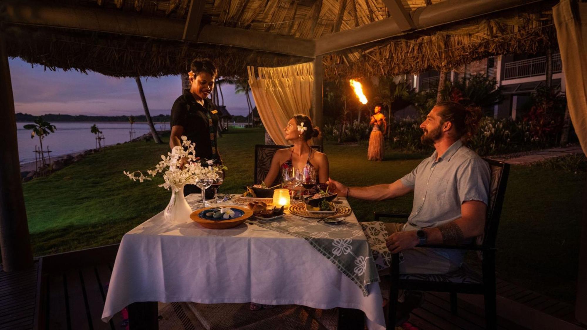 Intercontinental Fiji Golf Resort & Spa By Ihg Natadola Exterior foto Dinner at the resort